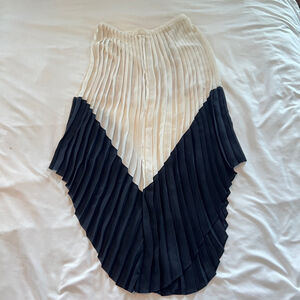 Women Express Pleated Skirt 4 White Black